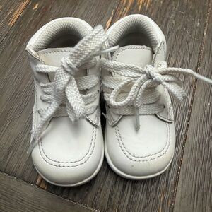 Shoe Dept. Collection Baby Sz. 3 wide Classic White Lace Ankle Shoe. Cute